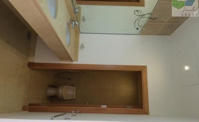 فيلا للايجار 5 غرف نوم بالقرب من ريدسي مول