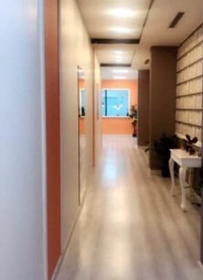 معهد لغات مجهز بالكامل