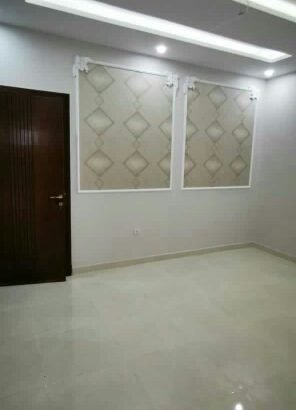 يوجد لدينا شقق وملاحق فاخرة التمليك