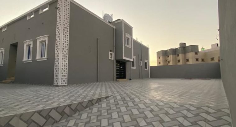 دور فخم للبيع في حي الواسط الطايف