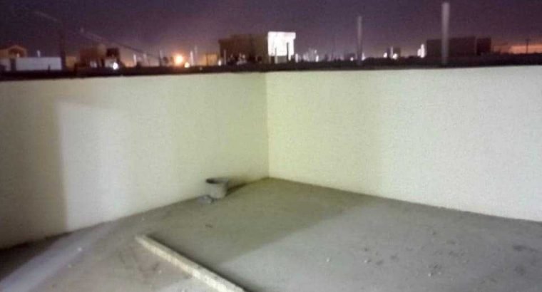 للبيع ،، شقق جديده حي عكاظ شارع القادسية المساحات ٢٠٠م ب ٥٠٠الف
يوجد شقة معها سطحين مساحة ٢٤٠م