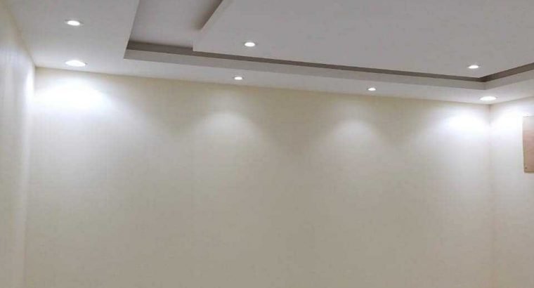 للبيع ،، شقق جديده حي عكاظ شارع القادسية المساحات ٢٠٠م ب ٥٠٠الف
يوجد شقة معها سطحين مساحة ٢٤٠م