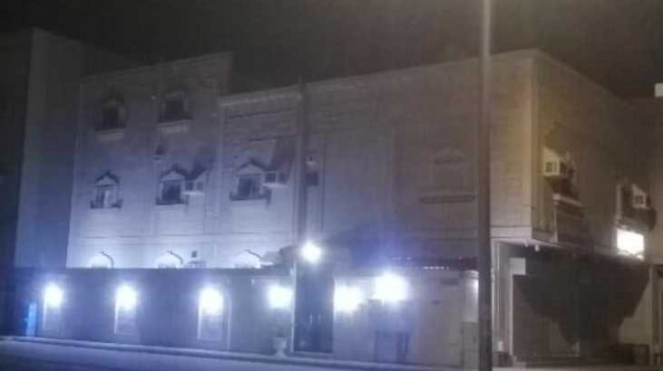 للبيع عمارة تجارية وسكينة دورين وملحق