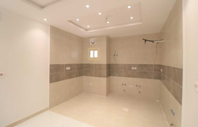 شقه 4غرف فاخره اماميه مدخلين بمنافعها للبيع من المالك مباشر بدون عموله