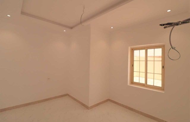 اتملك شقه 5غرف فاخره اماميه مدخلين بمنافعها للبيع من المالك مباشر بدون عموله