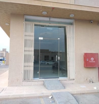 للايجار معرض بشمال الرياض حي العارض