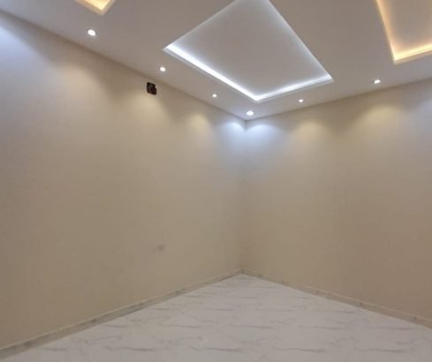 فيلا درج صالون وشقه للبيع 300 متر حي طويق