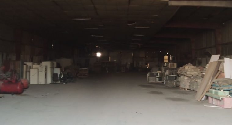 مستودعات للبيع