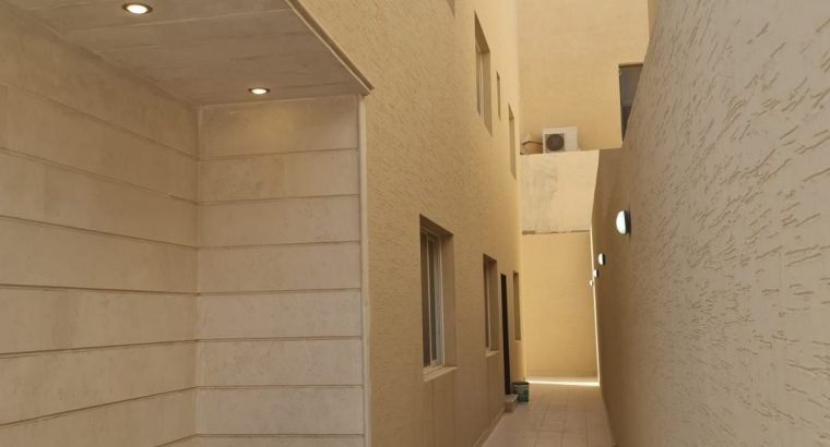 للبيع فيلا مساحة ٢٥٠ درج داخلي مع شقة حي النرجس
