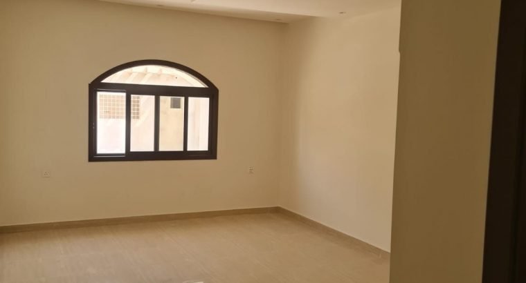 للبيع فيلا مساحة مساحة ٢٦٤ درج داخلي مع شقة حي النرجس