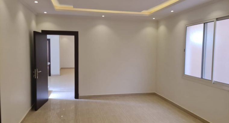 للبيع فيلا مساحة مساحة ٢٦٤ درج داخلي مع شقة حي النرجس