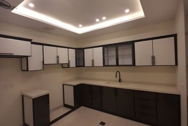 شقه روف مودرن جديد للإيجار حي الزهراء