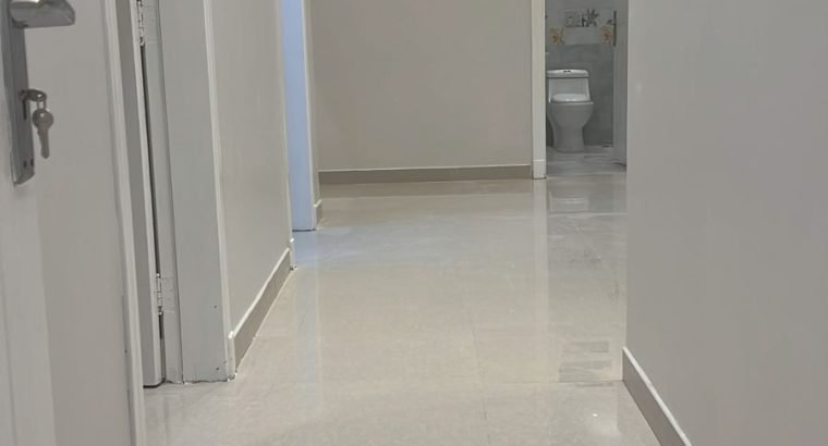 شقة في الدور الاول للايجار السنوي بالعارض بالرياض