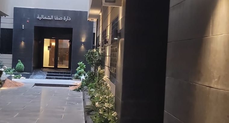 يوجد لدينا شقة جميلة بمواصفات متكاملة للأيجار