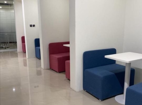 مكاتب مؤثثه ومجهزه