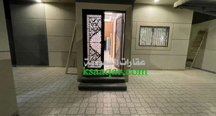 للبيع فيلا مساحه 413 حي العارض درج داخلي مع شقه