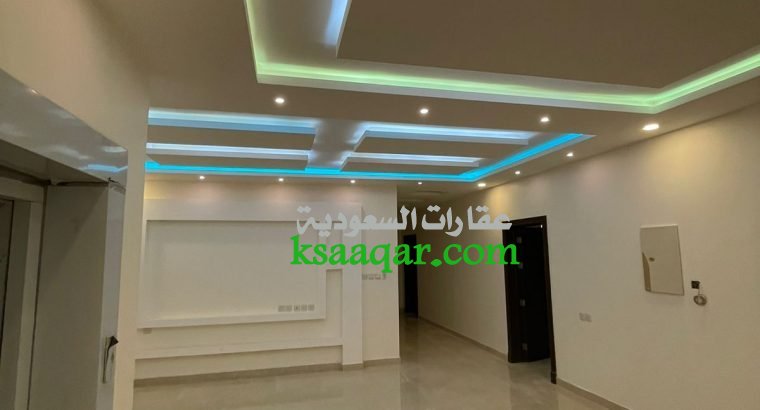 للبيع فيلا مساحه 413 حي العارض درج داخلي مع شقه