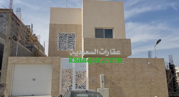 للبيع فيلا مساحة 300 درج داخلي