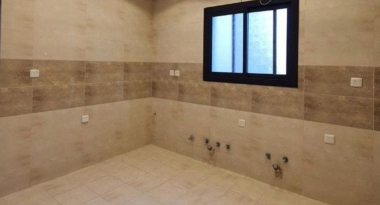 شقة مساحة 103م مكونة من 3 غرف و 3 حمامات وصالة وموقف خاص للبيع