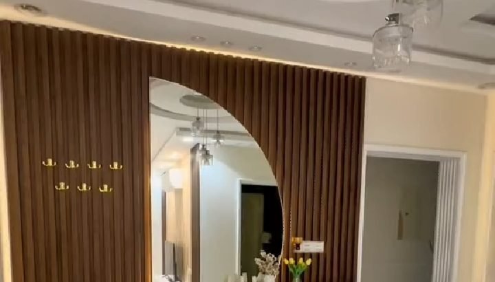 معلم دهانات وديكورات فوم واستيل وبديل الخشب