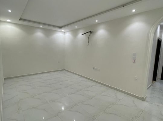 شقه للايجار  جديده  تتكون ثلاث