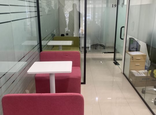 مكاتب مؤثثه ومجهزه بأقل الاسعار ف افخم شركات حاضنه الأعمال