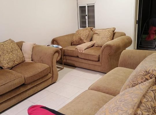 للإيجار شقة مفروشة بالكامل بموقع مميز بحي الازدهار