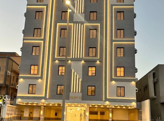 شقق للبيع ع الشارع التجاري بسعر لقطه