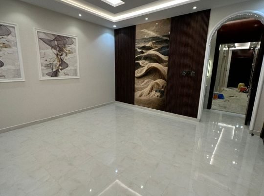 شقق للبيع ع الشارع التجاري بسعر لقطه