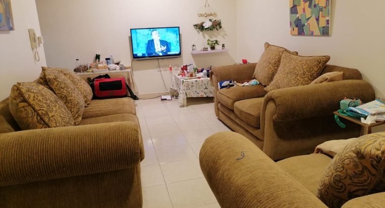 للإيجار شقة مفروشة بالكامل بموقع مميز بحي الازدهار