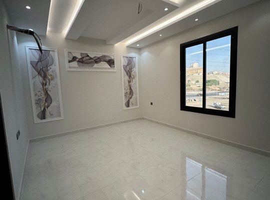 شقق للبيع ع الشارع التجاري بسعر لقطه