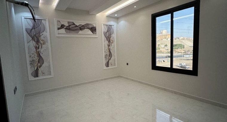 شقق للبيع ع الشارع التجاري بسعر لقطه