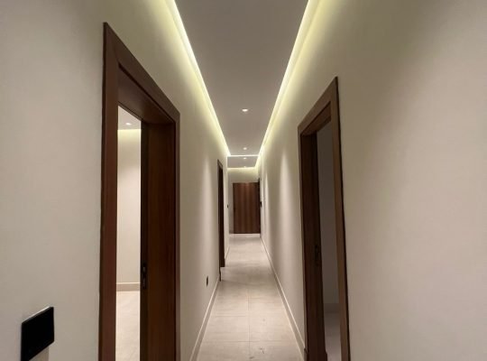 شقق تشطيب فاخر  بحي التيسير المربع الذهبي 