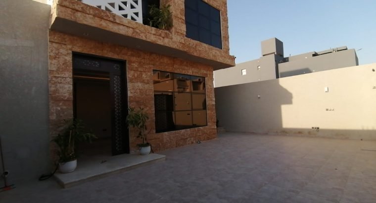 للبيــــــــع فيلا مساحة ٣٦٤ حي العارض