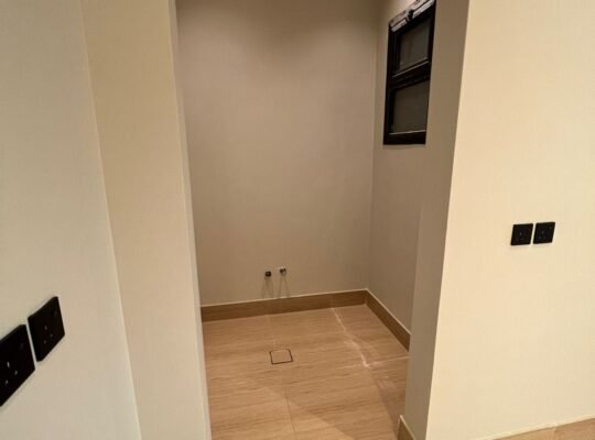 شقة فاخرة للإيجار في الرمال