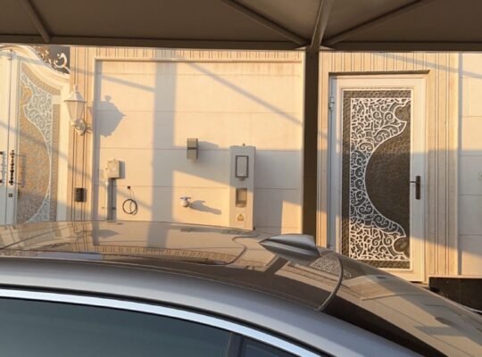 فلة للإيجار مكيفات راكبة ومطبخ