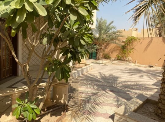 للبيــــــــع فيلا مساحة ٧٠٠ زاوية حي النفل