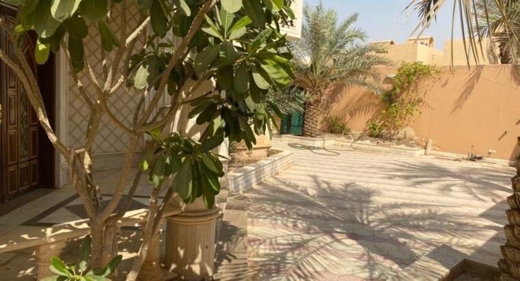 للبيــــــــع فيلا مساحة ٧٠٠ زاوية حي النفل