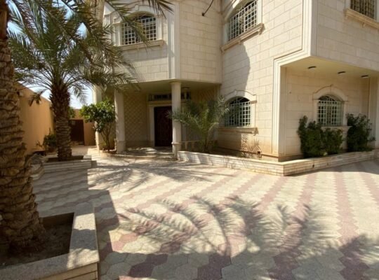 للبيــــــــع فيلا مساحة ٧٠٠ زاوية حي النفل