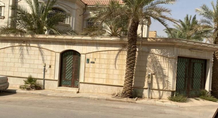 للبيــــــــع فيلا مساحة ٧٠٠ زاوية حي النفل