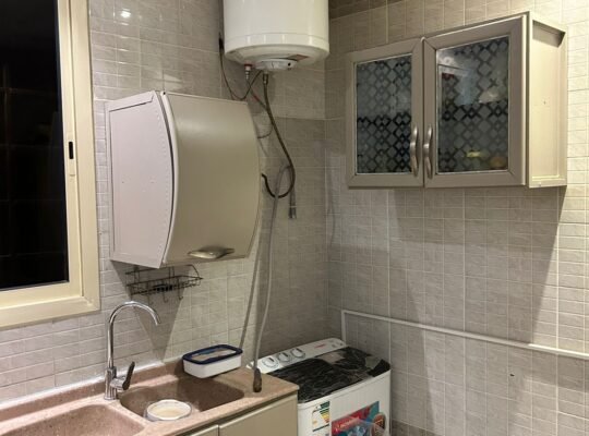 غرفة مفروشة في حي قرطبة الرياض لشخص غير مدخن لمدة ٦ شهور