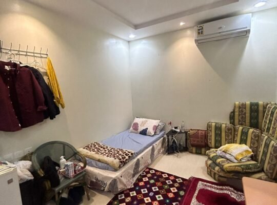 غرفة مفروشة في حي قرطبة الرياض لشخص غير مدخن لمدة ٦ شهور