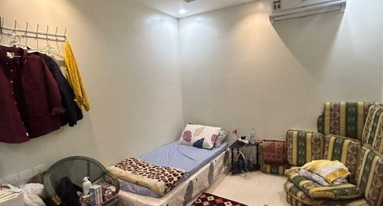 غرفة مفروشة في حي قرطبة الرياض لشخص غير مدخن لمدة ٦ شهور