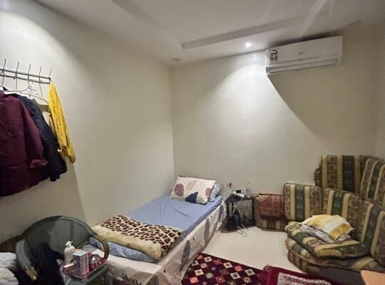 غرفة مفروشة في حي قرطبة الرياض لشخص غير مدخن لمدة ٦ شهور