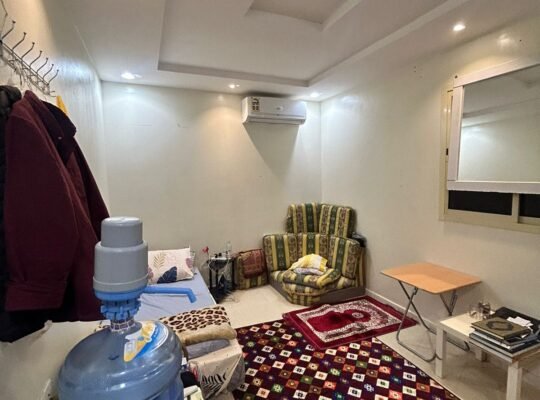 غرفة مفروشة في حي قرطبة الرياض لشخص غير مدخن لمدة ٦ شهور