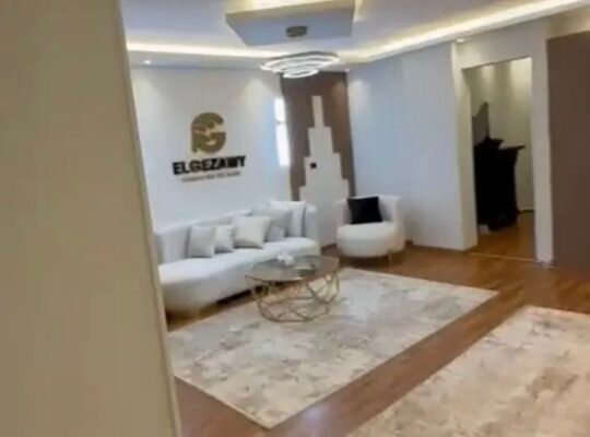 دوبلكس فخم بحديقة خاصة في مصر – تشطيب ألترا سوبر لوكس – جنوب الاكاديمية – التجمع الخامس